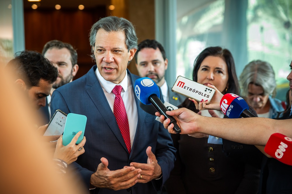 haddad-diz-que-brasil-e-uma-‘encrenca’-e-desabafa:-‘nao-vamos-a-brasilia-para-dialogar,-mas-para-nos-defender’