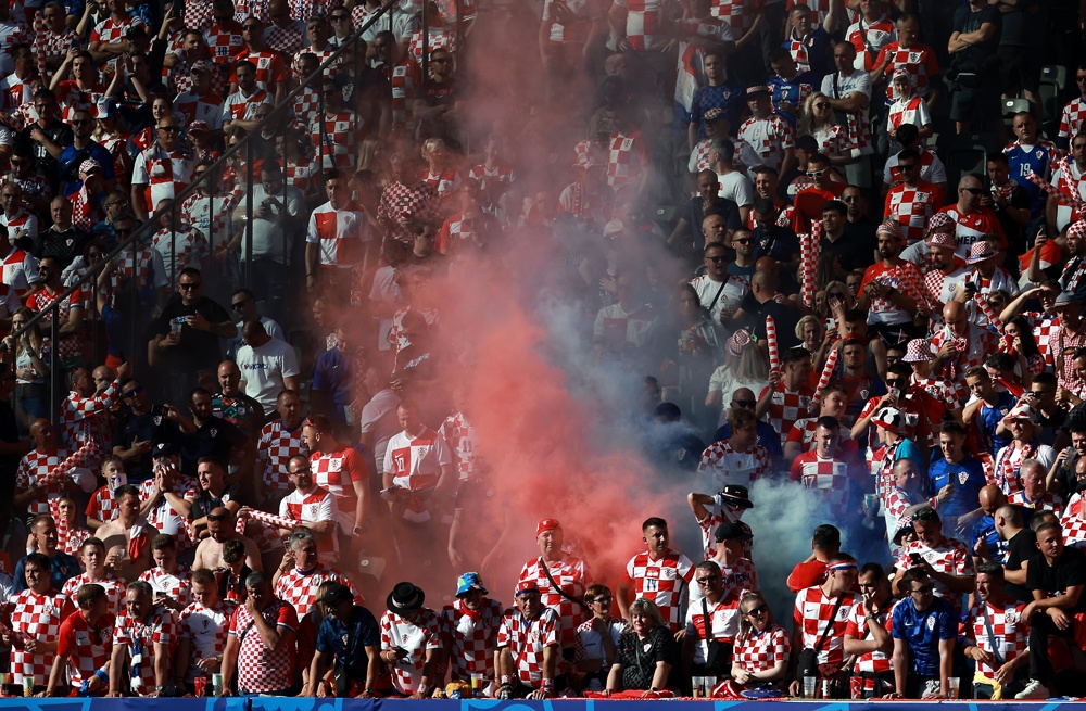 policiais-alemaes-pedem-que-torcedores-fumem-maconha-em-vez-de-beber-alcool-durante-eurocopa