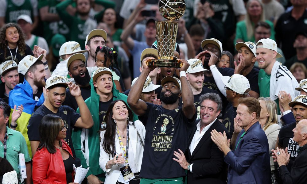 boston-celtics-derrota-dallas,-conquista-18o-titulo-e-se-torna-maior-campeao-da-nba