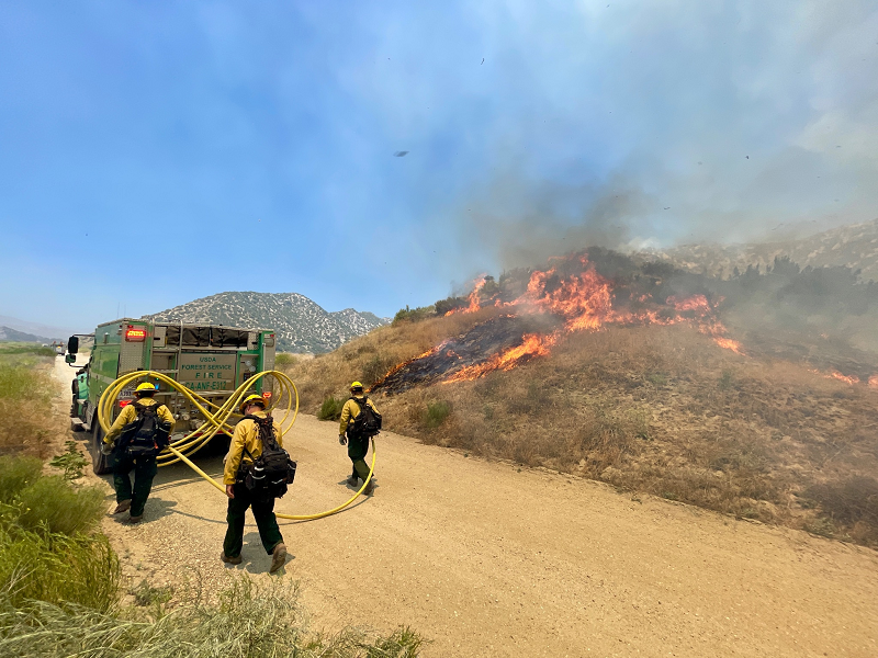 mais-de-mil-bombeiros-tentam-conter-incendio-florestal-na-california