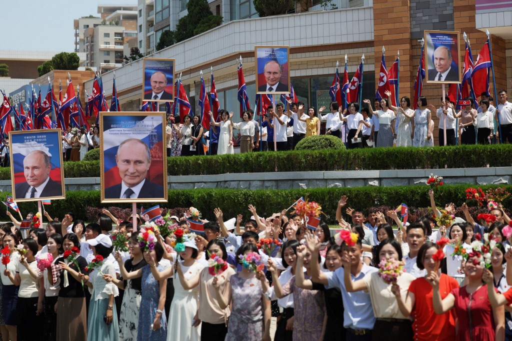 putin-e-recebido-com-grande-celebracao-na-coreia-do-norte