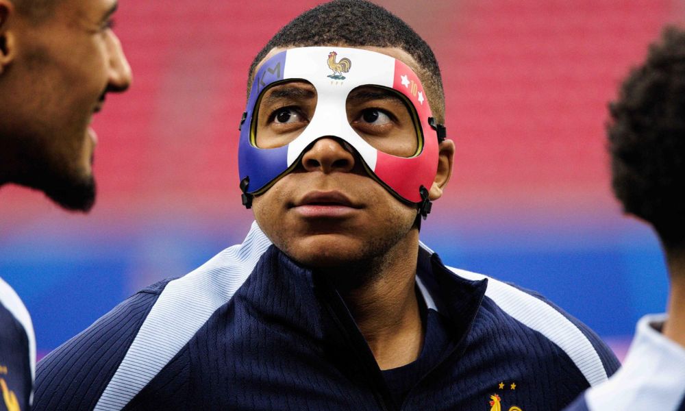 mbappe-usa-mascara-personalizada-em-treino-da-franca-e-pode-reforcar-equipe-no-jogo-contra-holanda