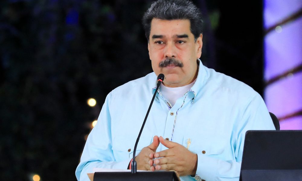 maduro-assina-acordo-em-que-se-compromete-a-respeitar-os-resultados-das-eleicoes-presidenciais