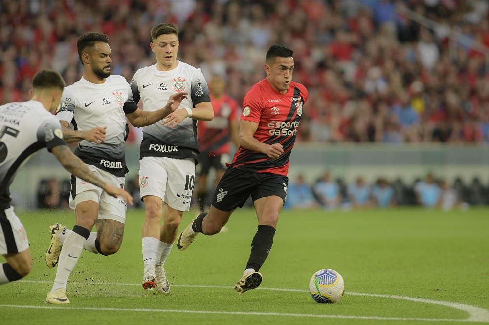 corinthians-empata-com-o-athletico-pr-nos-acrescimos-do-segundo-tempo-no-brasileirao