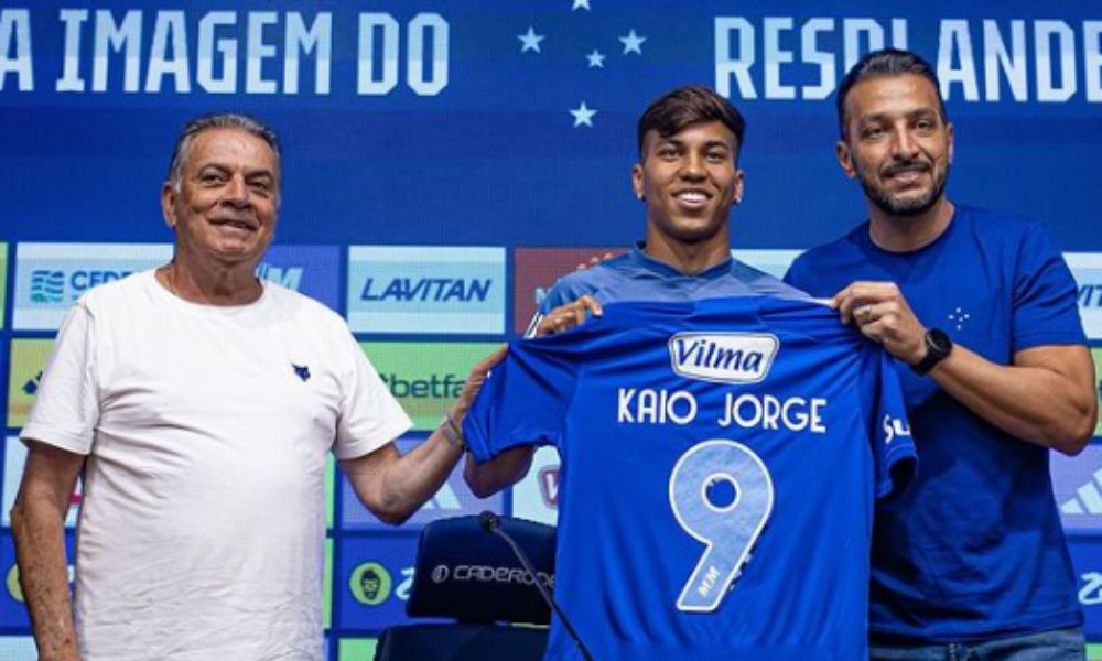 kaio-jorge-e-apresentado-como-novo-reforco-do-cruzeiro-e-fala-sobre-ensinamentos-de-cristiano-ronaldo:-‘aprendi-muita-coisa’