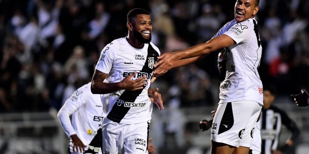 serie-b:-ponte-preta-supera-ceara-por-3-a-1-no-moises-lucarelli