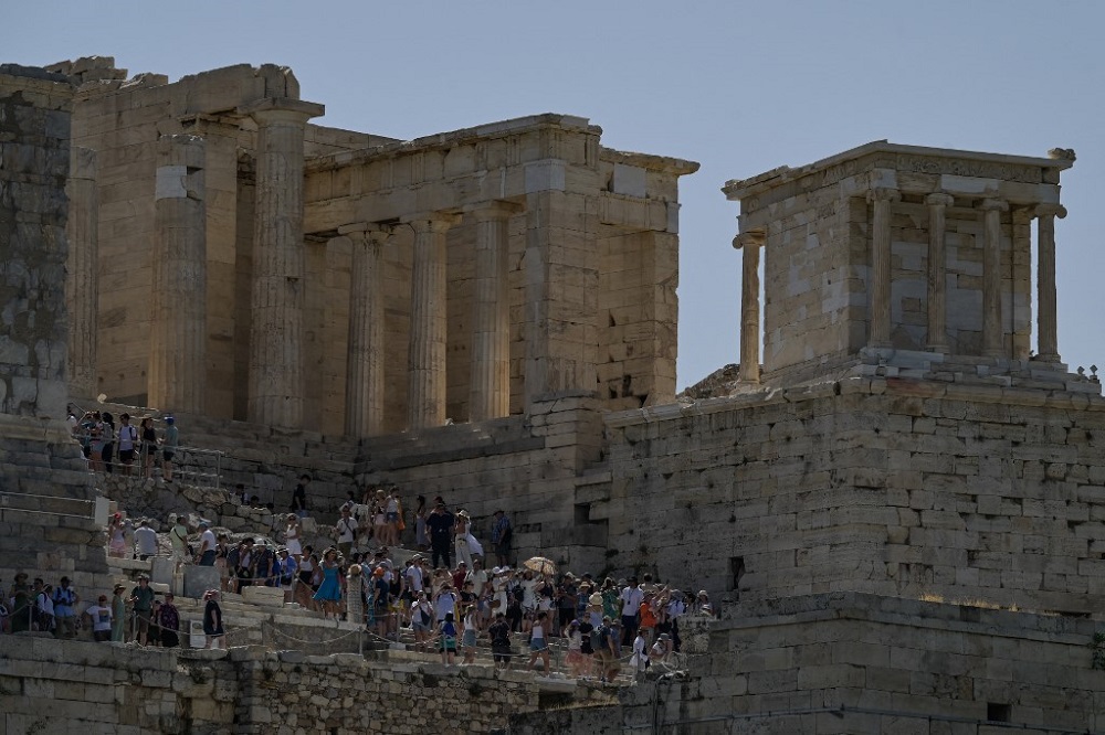 patrimonio-mundial-da-unesco,-acropole-de-atenas-gera-polemica-ao-oferecer-visitas-privadas-a-30-mil-reais