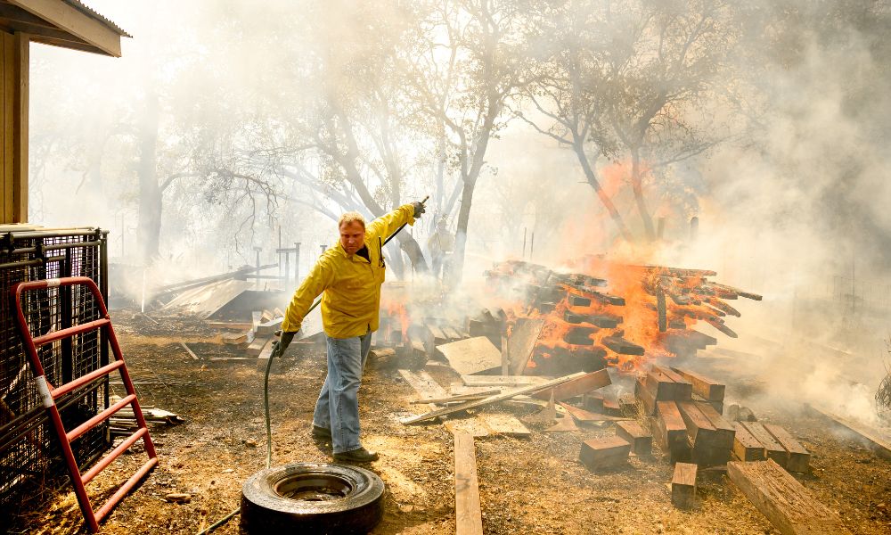 incendio-florestal-na-california-obriga-cerca-de-28-mil-pessoas-a-deixarem-suas-casas