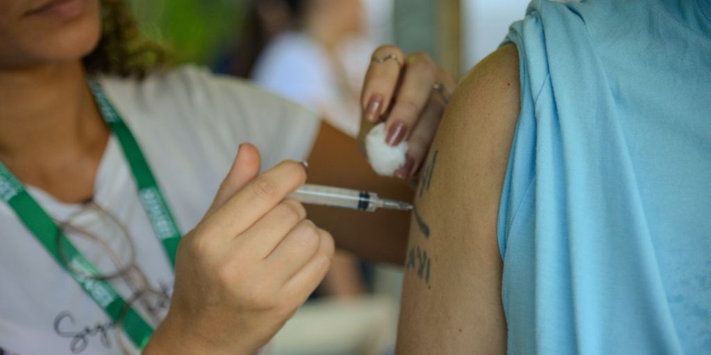 saude-atualiza-gestores-e-profissionais-sobre-normas-em-vacinas