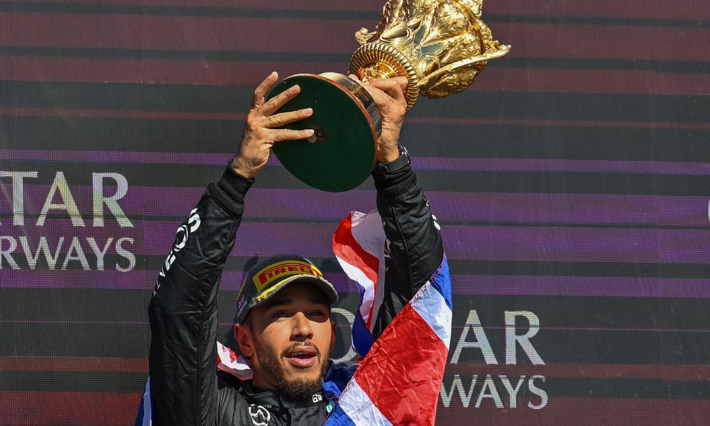 hamilton-supera-verstappen-e-vence-gp-da-inglaterra-de-f1