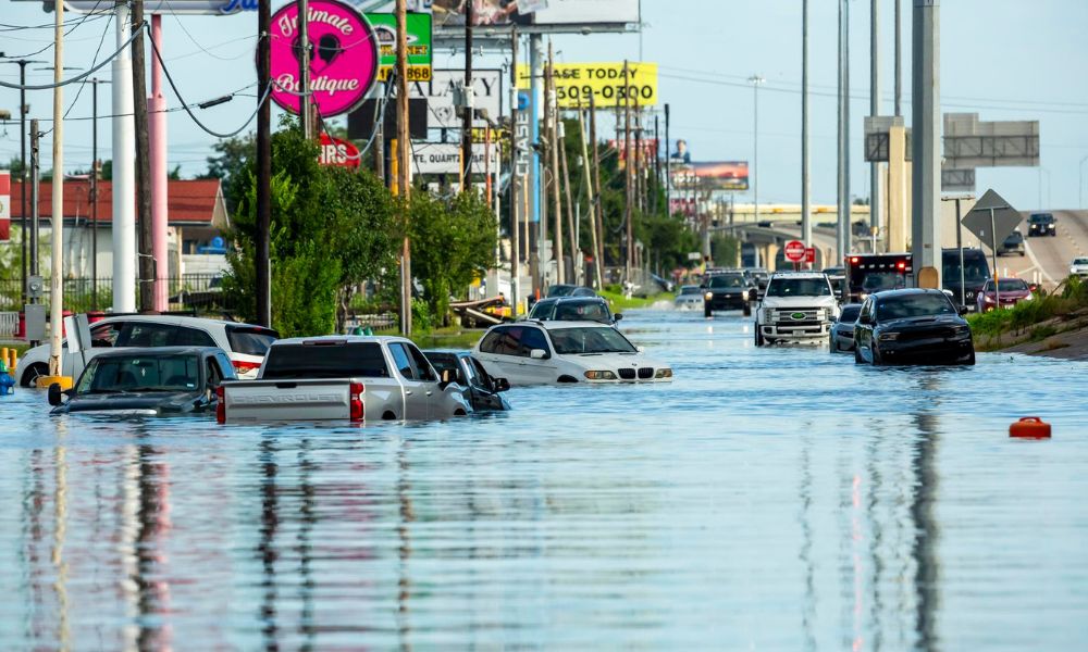 tempestade-tropical-beryl-derruba-energia-de-quase-3-milhoes-de-residencias-e-empresas-nos-eua