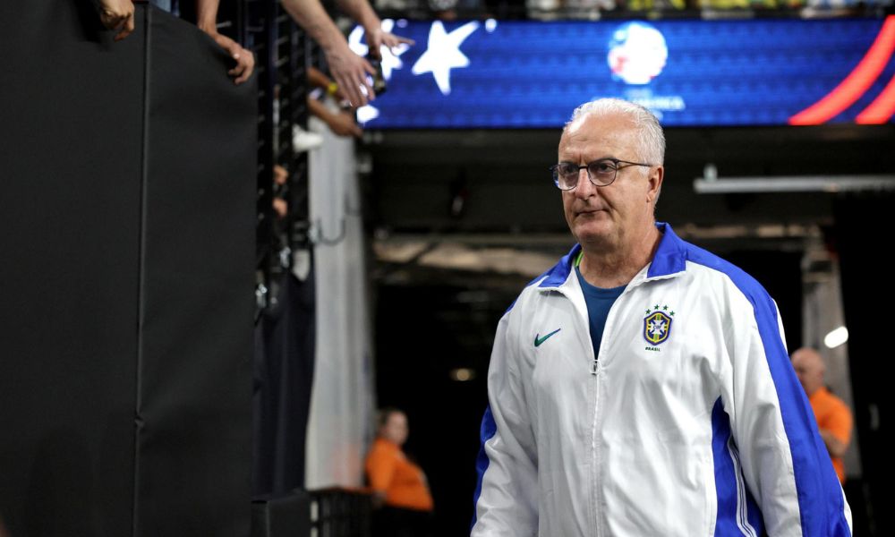 ‘nunca-entro-na-roda’,-diz-dorival-sobre-sua-postura-antes-de-penaltis-na-copa-america