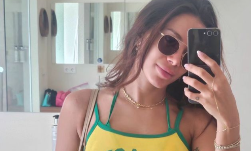 anitta-e-queimada-por-agua-viva-durante-passeio-em-ibiza