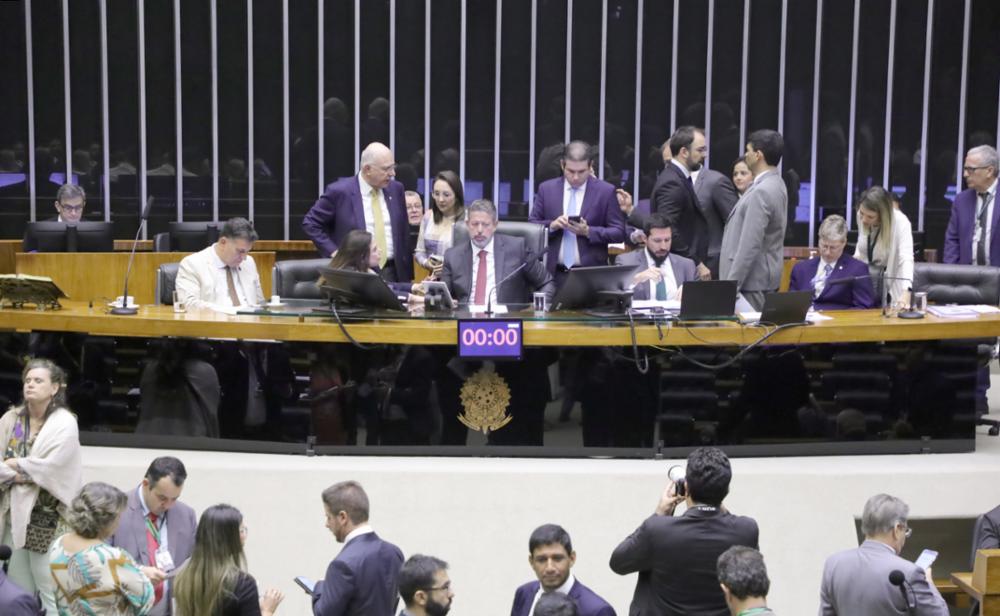 pec-da-anistia-e-aprovada-em-segundo-turno-na-camara-e-segue-para-o-senado