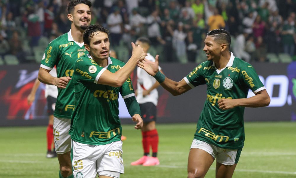 palmeiras-vence-atletico-go-por-3-a-1-e-cola-na-lideranca-do-brasileirao