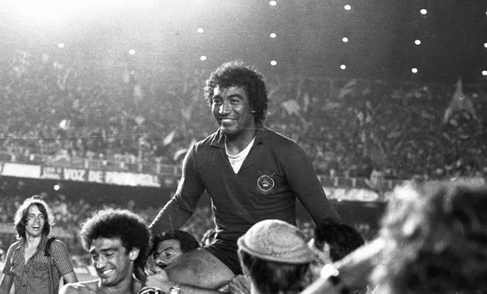 tobias,-goleiro-historico-do-corinthians,-morre-aos-75-anos