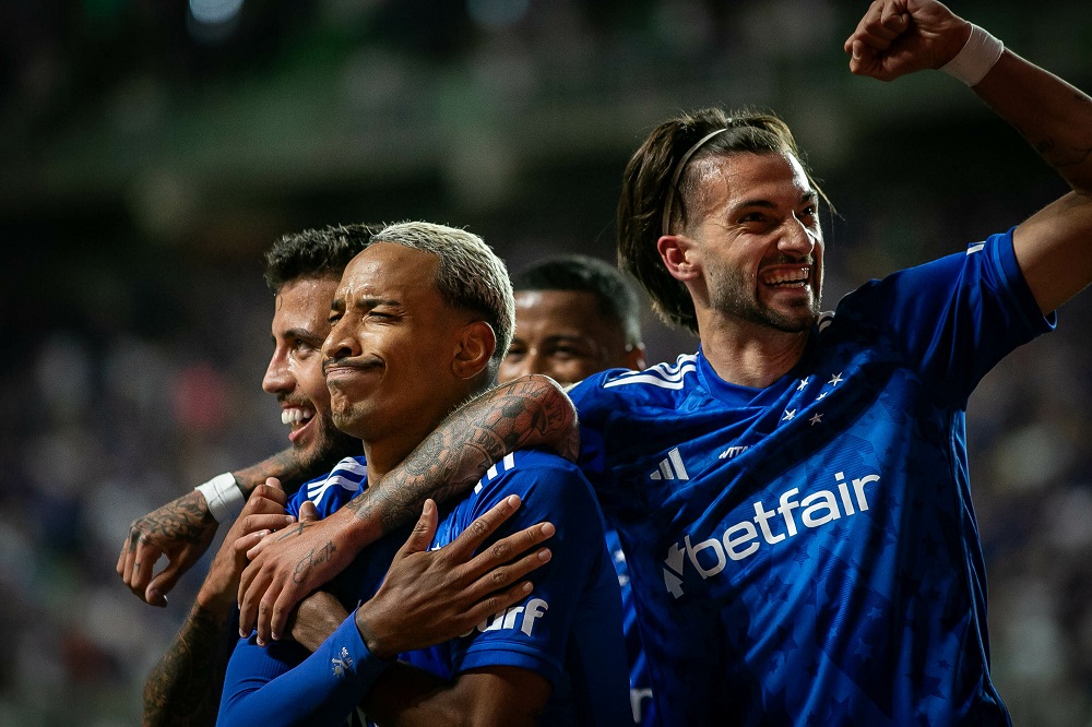 na-estreia-de-cassio,-cruzeiro-bate-o-red-bull-bragantino-e-mantem-100%-de-aproveitamento-em-casa