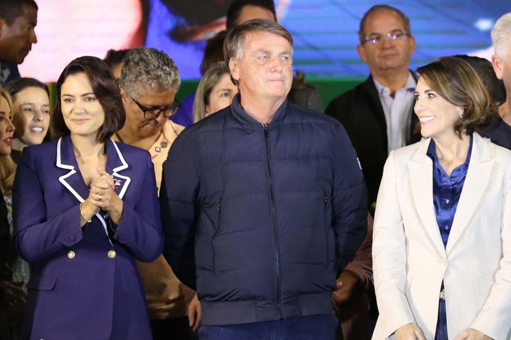 bolsonaro-e-michelle-vao-a-baixada-santista-e-participam-de-lancamento-da-pre-candidatura-de-deputada-do-pl