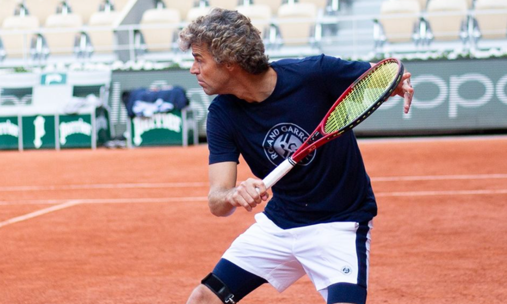 ‘guga-por-kuerten’:-o-legado-de-um-icone-do-tenis-brasileiro-estreia-em-setembro-no-disney+