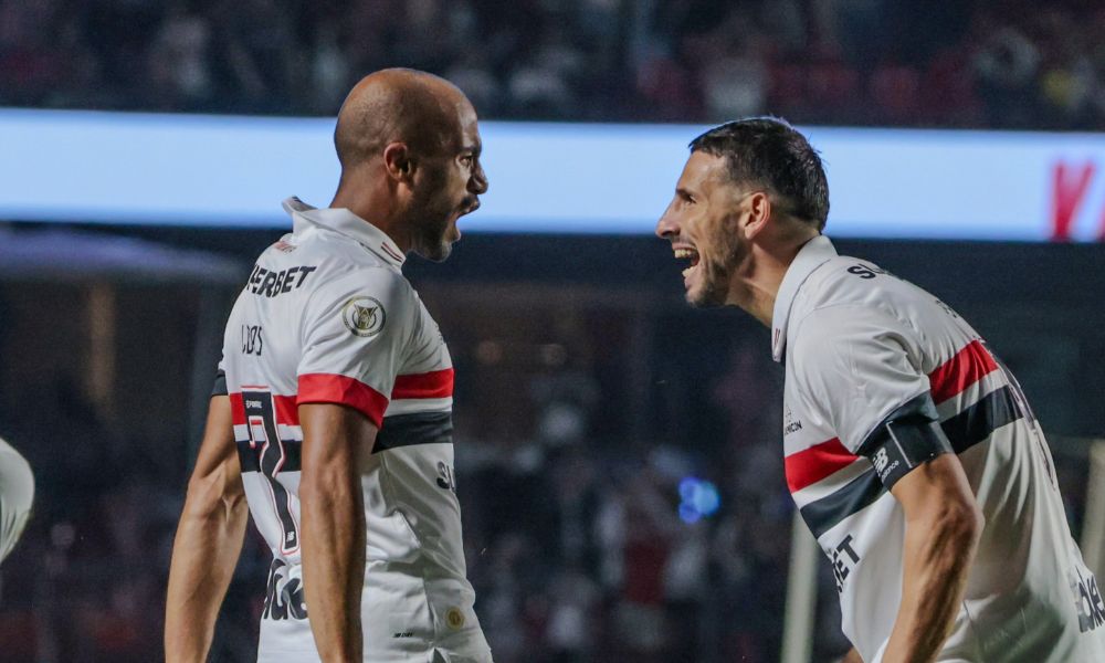 sao-paulo-vence-gremio-no-sufoco-e-volta-ao-g4-do-brasileirao