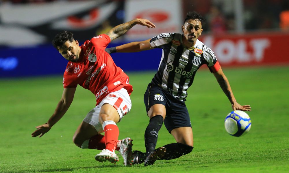 santos-cede-empate-ao-vila-nova,-mas-se-mantem-na-lideranca-da-serie-b