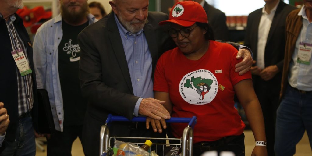 lula-faz-reuniao-com-dezenas-de-movimentos-sociais-em-sao-paulo 