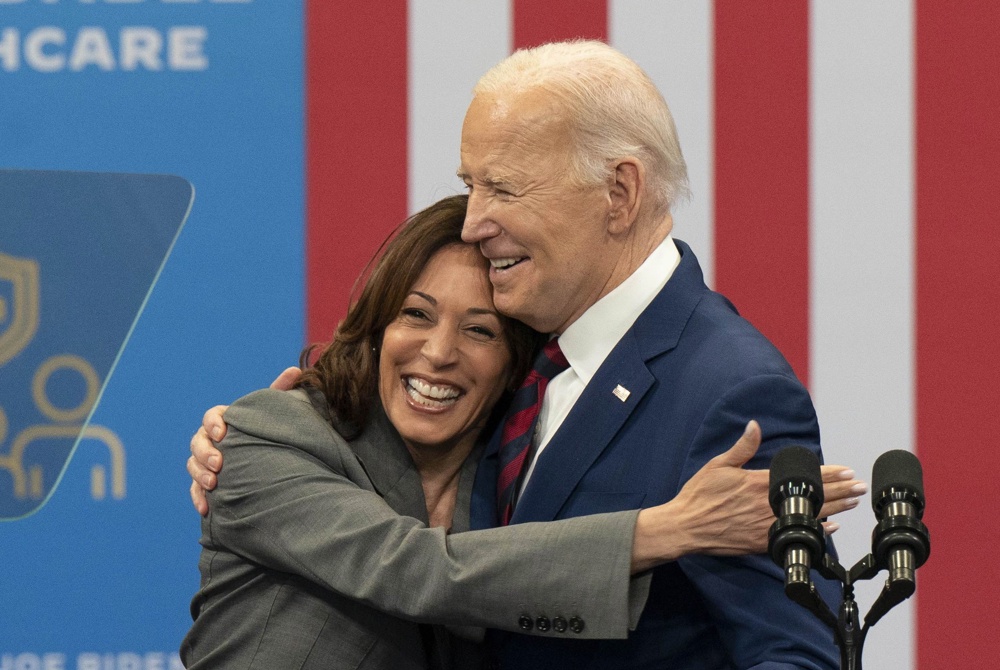 kamala-harris-recebe-amplo-apoio-de-doadores-apos-desistencia-de-biden