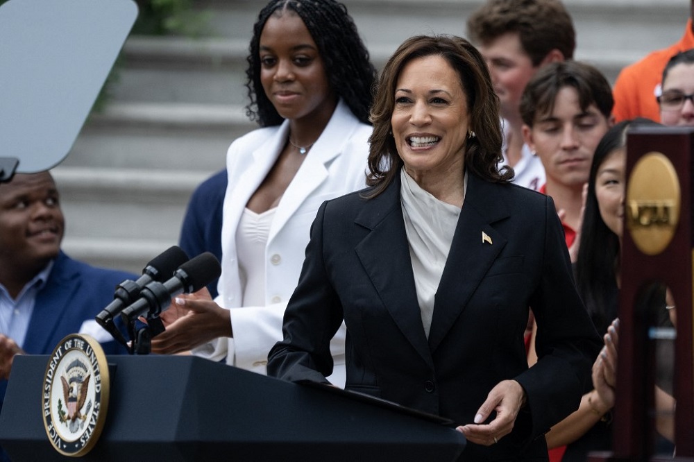 kamala-harris-elogia-o-legado-de-biden-como-‘inigualavel-na-historia-moderna’