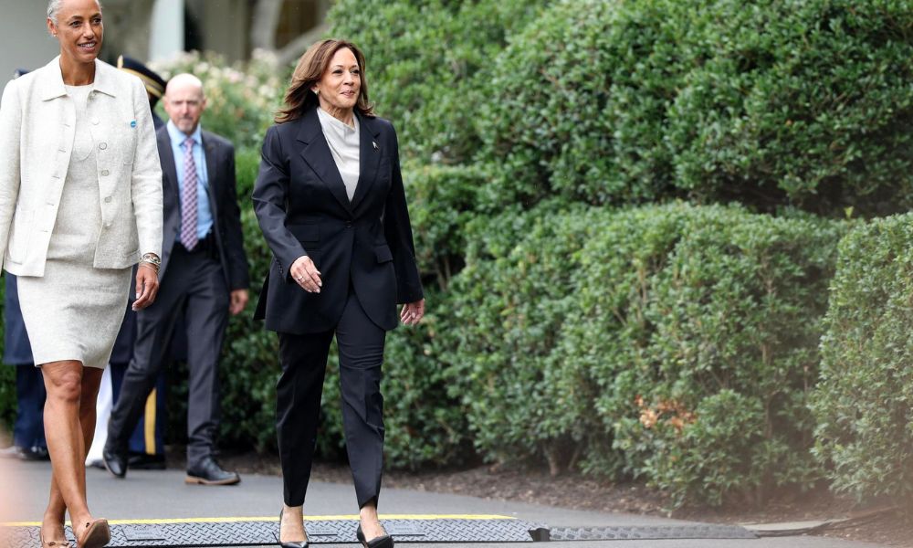 kamala-harris-compara-trump-a-‘trapaceiros’-em-1o-comicio-como-pre-candidata-e-garante-vitoria-do-democratas