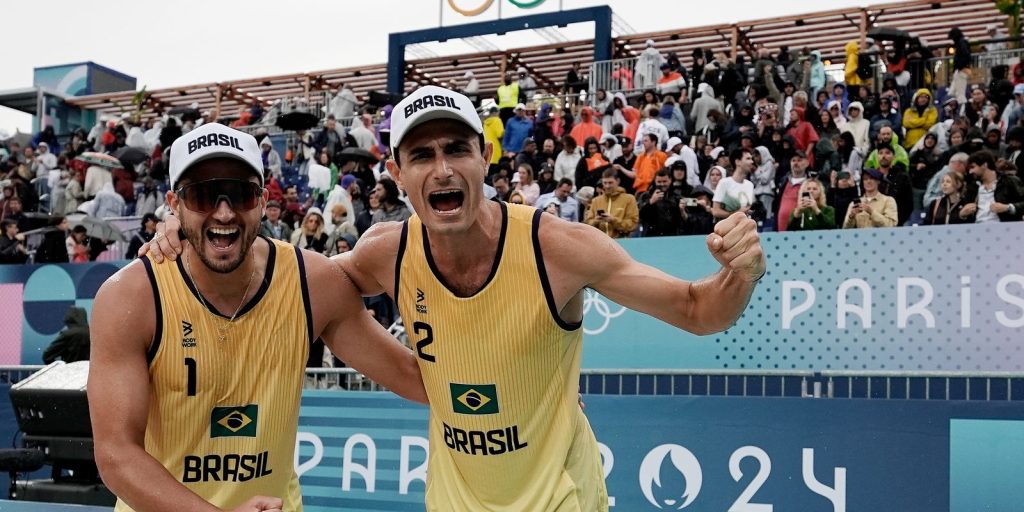 andre-e-george-sobram-na-estreia-do-volei-de-praia-em-paris-2024