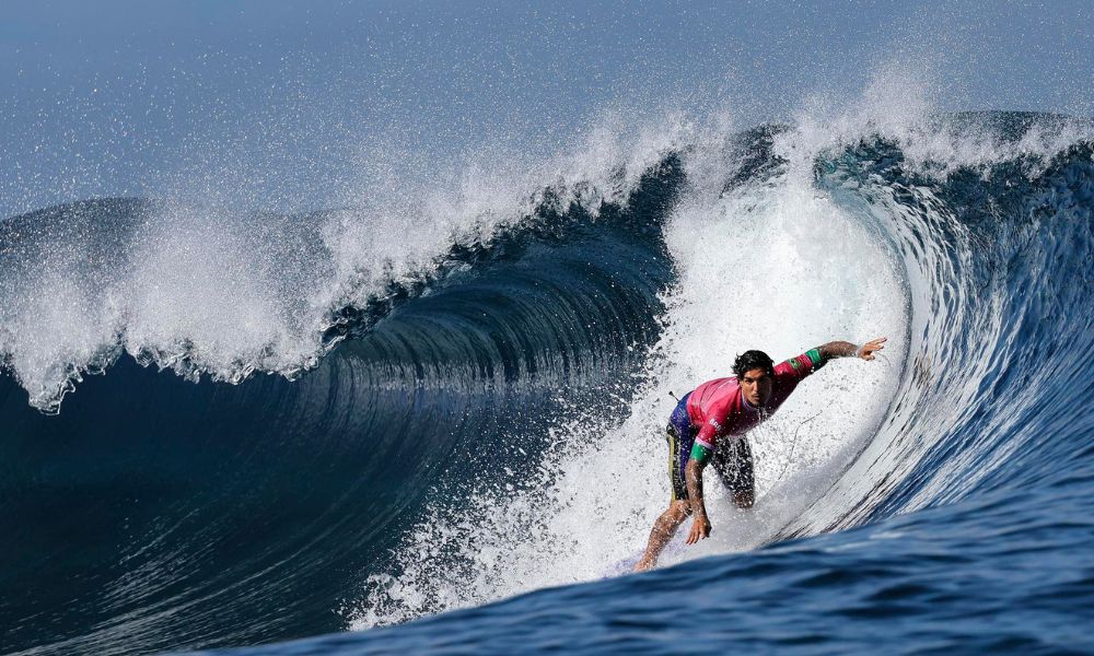 gabriel-medina-viraliza-nas-redes-com-foto-iconica-das-olimpiadas-de-paris