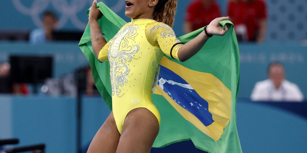 rebeca-andrade-e-prata-no-individual-geral-na-ginastica-em-paris