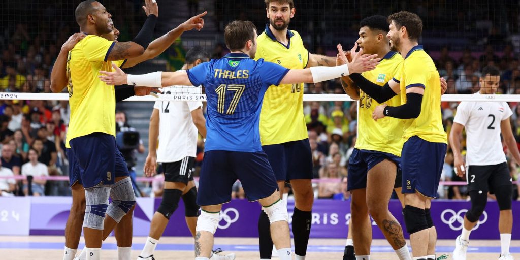 volei-masculino:-brasil-vence-egito-e-se-garante-nas-quartas-em-paris