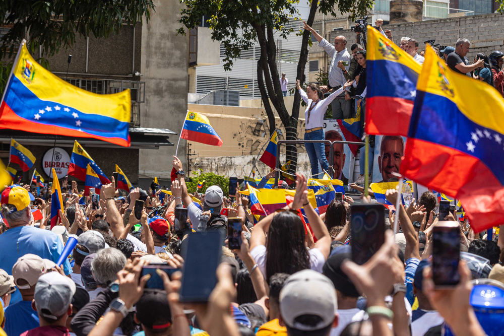 acuado,-maduro-diz-que-patrulhas-militares-e-policiais-continuarao-reprimindo-protestos