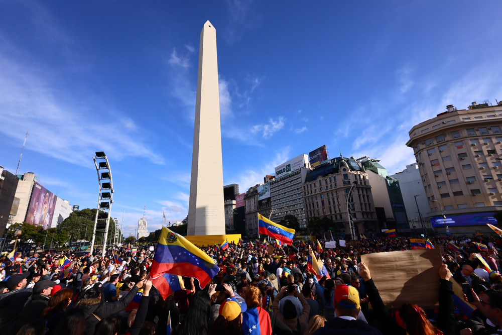 eua,-espanha-e-paises-da-america-latina-tem-protestos-contra-maduro