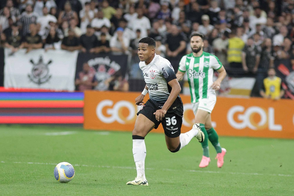 com-dois-jogadores-a-mais,-corinthians-apenas-empata-com-o-juventude-em-itaquera-e-sai-de-campo-ameacado