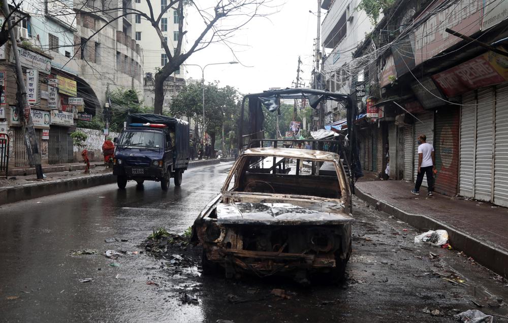 sheikh-hasina,-primeira-ministra-de-bangladesh,-renuncia-e-abandona-o-pais-apos-protestos-violentos