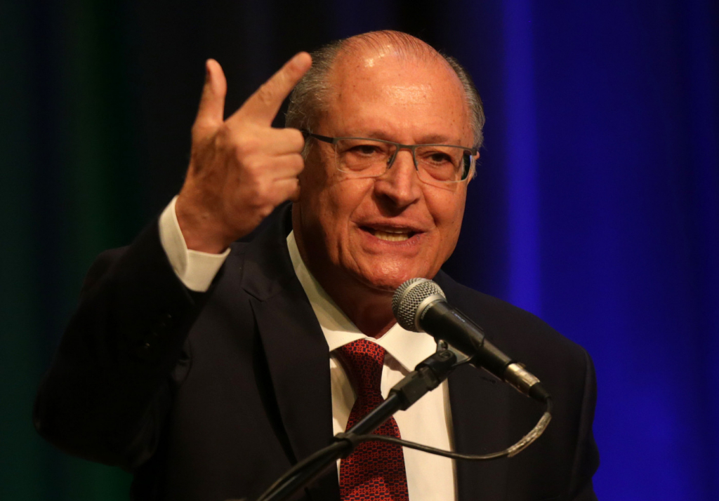 reforma-tributaria-vai-impulsionar-industria-e-trazer-mais-investimentos-ao-brasil,-diz-alckmin