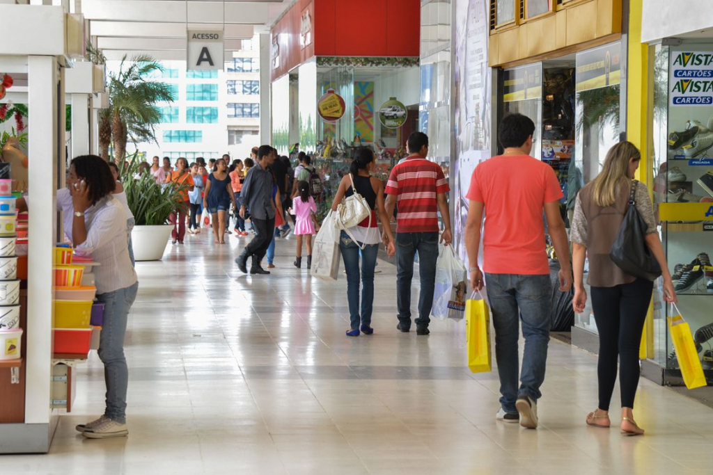 dia-dos-pais:-faturamento-deve-subir-2,7%-na-capital-e-1,6%-no-estado,-diz-fecomerciosp