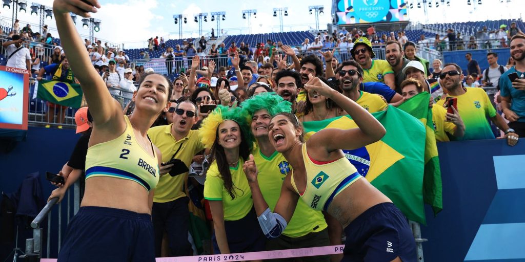 ana-patricia-e-duda-avancam-para-a-semifinal-no-volei-de-praia