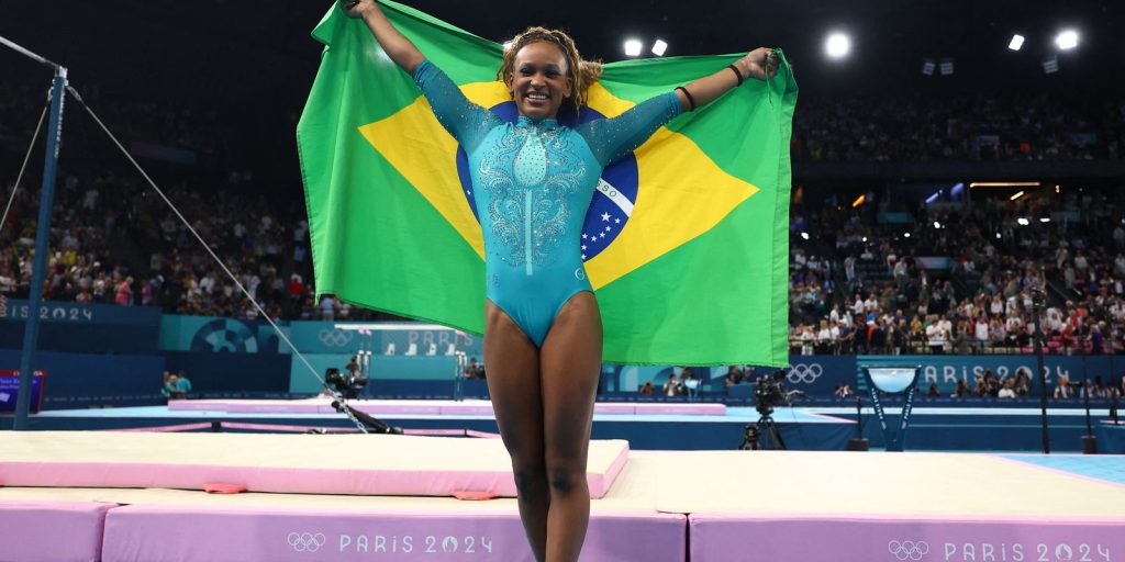 rebeca-andrade-e-celebrada-por-lendas-do-esporte-brasileiro