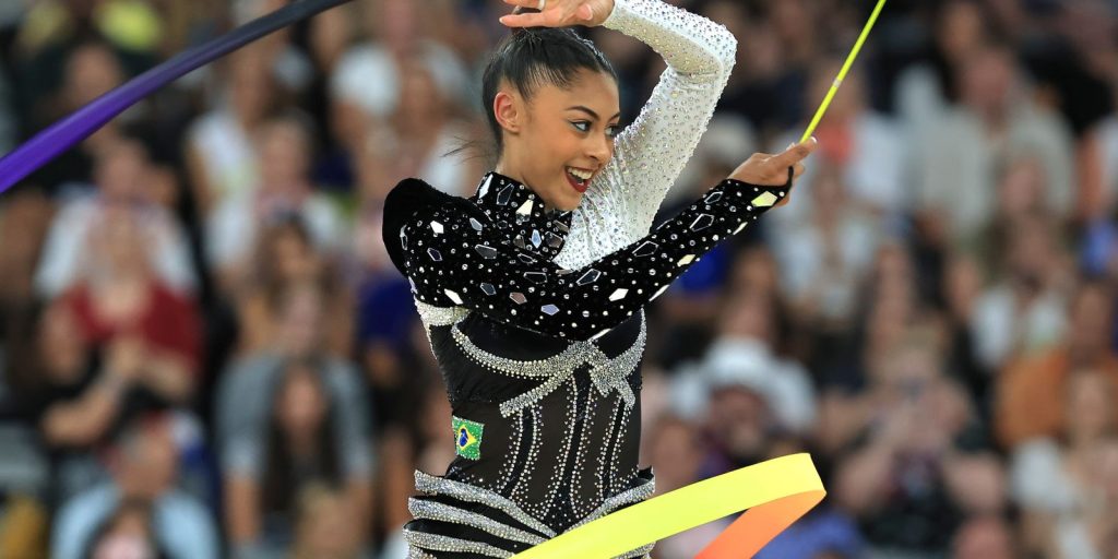 ginastica-ritmica:-barbara-domingos-poe-brasil-em-1a-final-individual