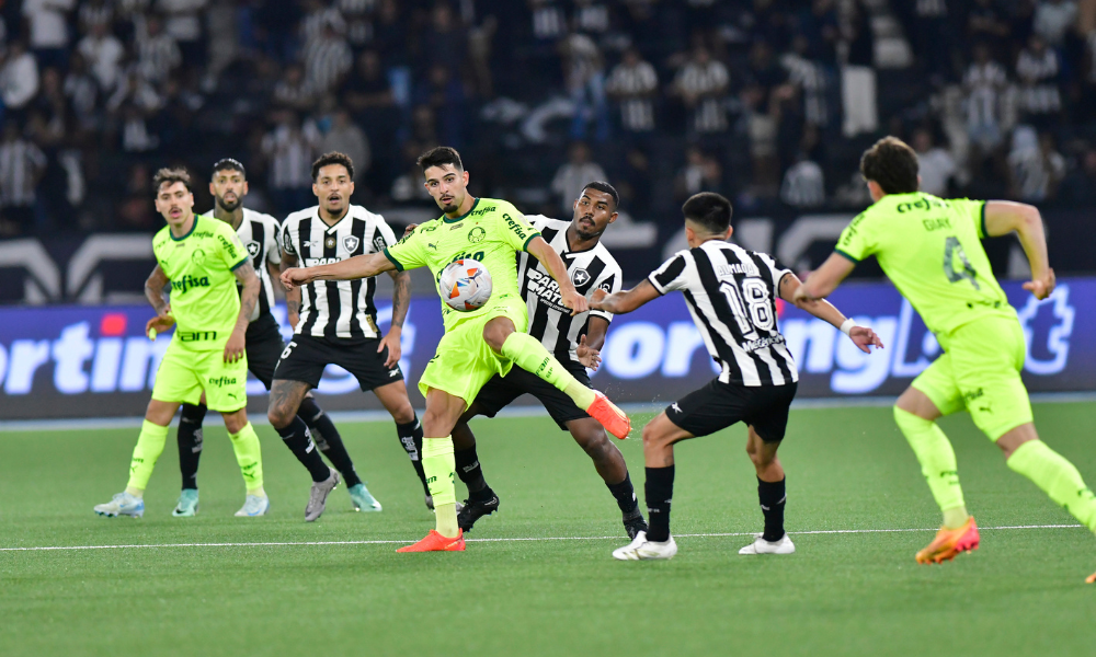 palmeiras-perde-do-botafogo-na-libertadores-e-vai-precisar-de-virada-para-evitar-agosto-tragico