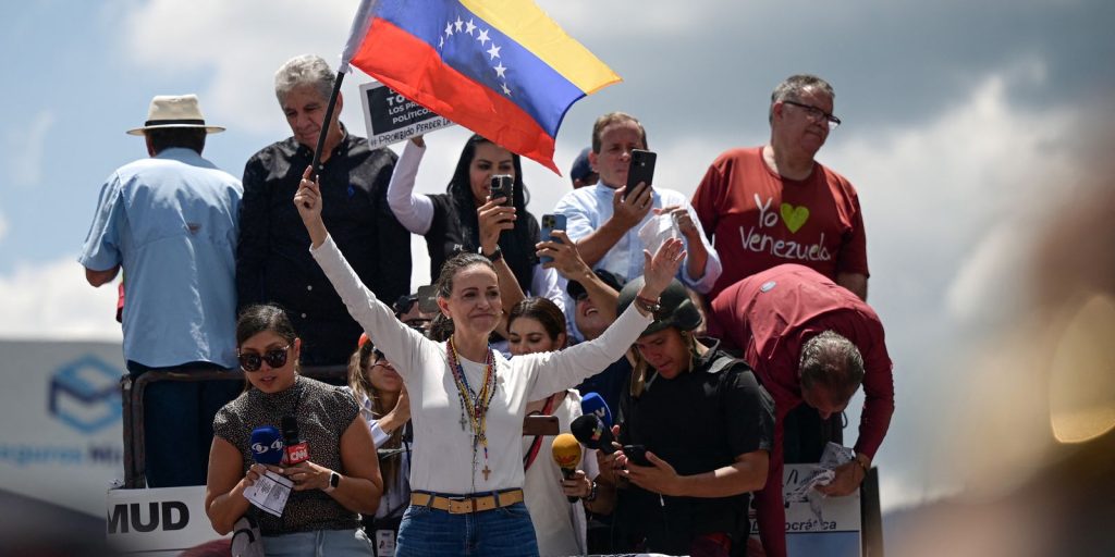 atos-contra-e-a-favor-governo-maduro-tomam-as-ruas-na-venezuela