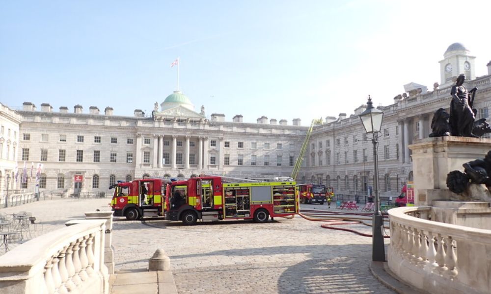 edificio-historico-de-londres-e-atingido-por-incendio