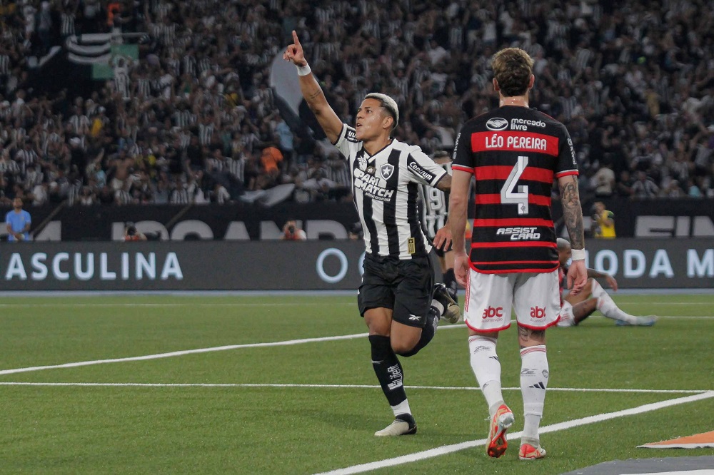 botafogo-goleia-o-flamengo-e-retoma-lideranca-do-campeonato-brasileiro