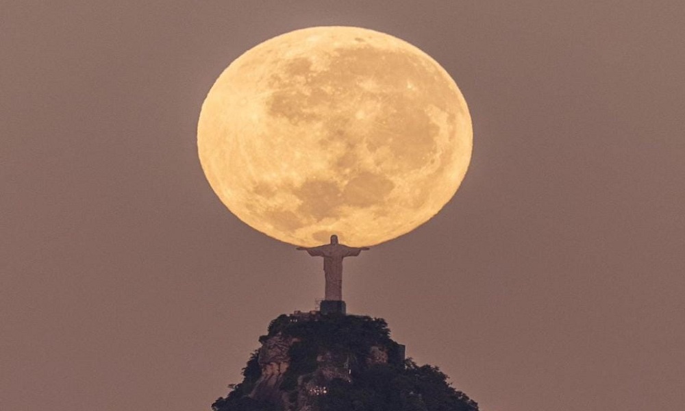 superlua-azul:-saiba-como-observar-o-raro-fenomeno-que-acontece-nesta-segunda-e-deixa-a-lua-maior