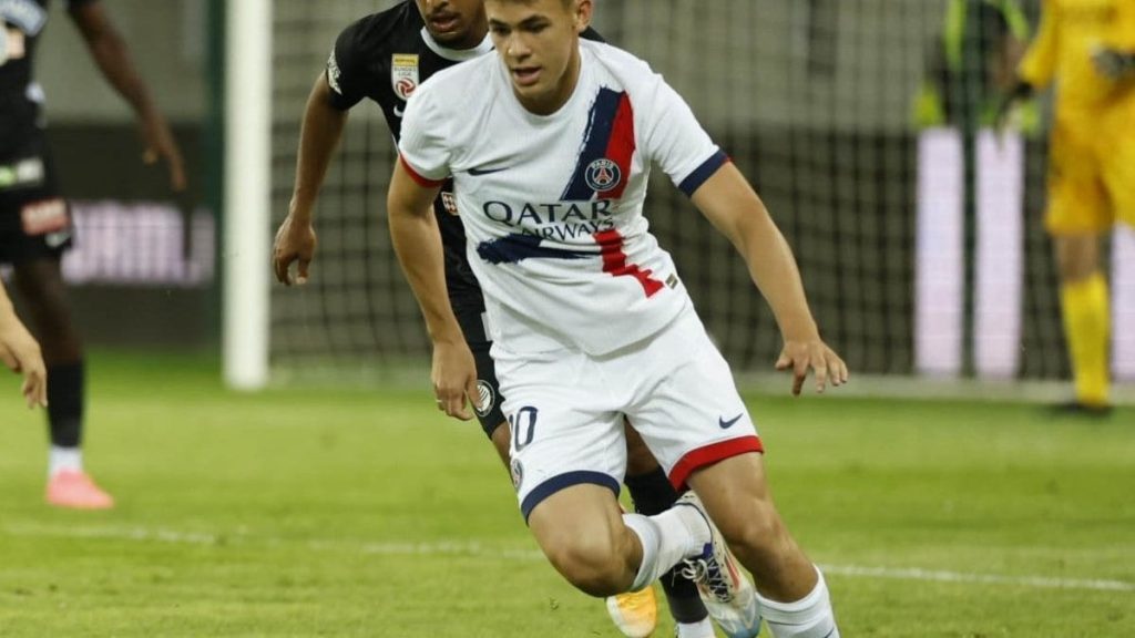 ex-corinthians,-gabriel-moscardo-e-emprestado-pelo-psg-para-clube-da-franca