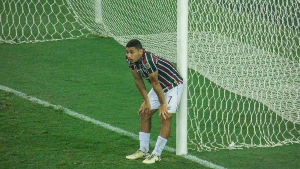 andre-se-emociona-com-vaga-do-fluminense-e-curte-festa-da-torcida