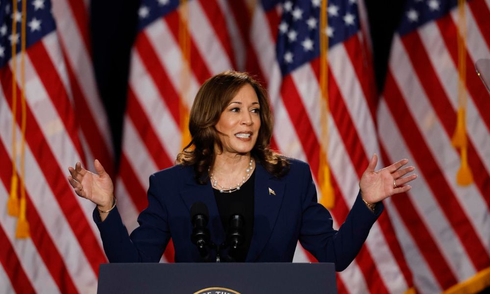 kamala-harris-aceita-simbolicamente-indicacao-democrata-para-concorrer-a-presidencia-dos-estados-unidos